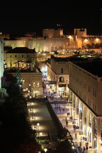 640px-Old_city_walls_and_mamilla_ave._at_night_-_as_seen_from_-Rooftop-_restauran_-_Jerusalem_Israel-341x512