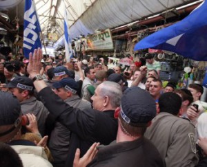 Benjamin Netanyahu makes a surprise campaign tour in Jerusalem