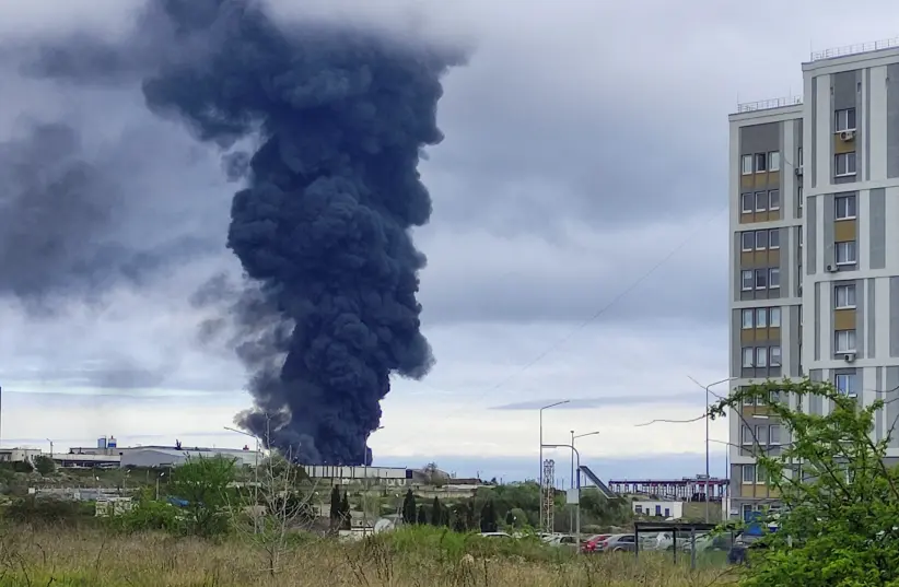 Ukraine says more than 10 oil tanks destroyed in Crimea blast