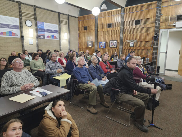 US Towns Plunge Into Debates About Fluoride in Water