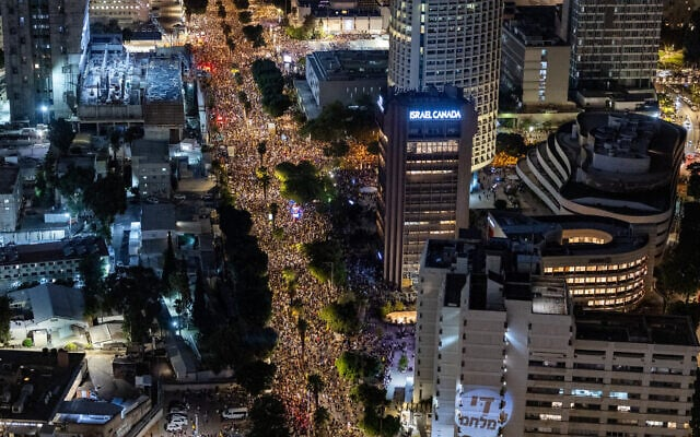 Hundreds of thousands gather in Tel Aviv to mark end of nationwide day of hostage protests