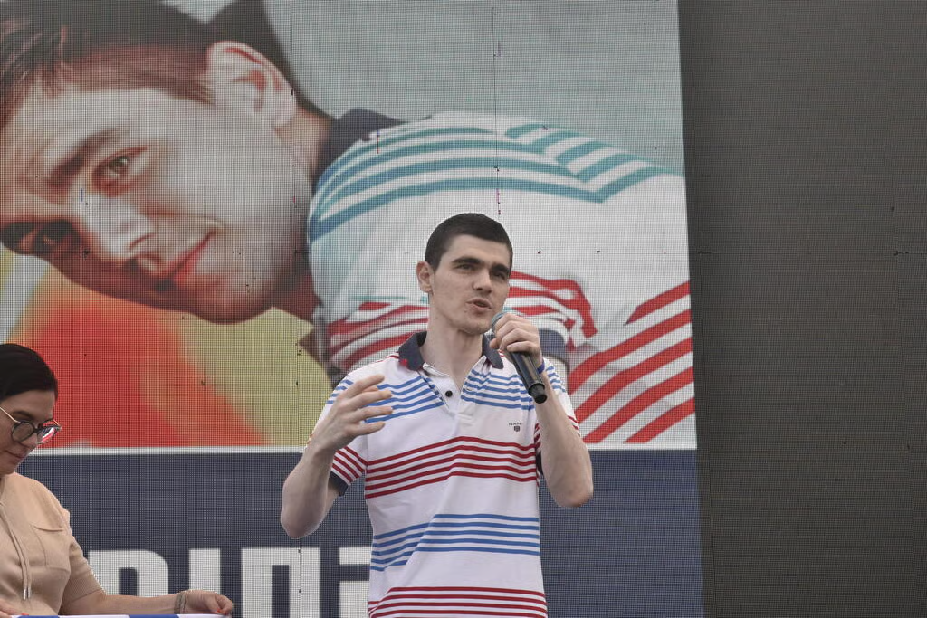 Freed hostage Maxim Herkin says Hamas tortured him as message to Ben-Gvir