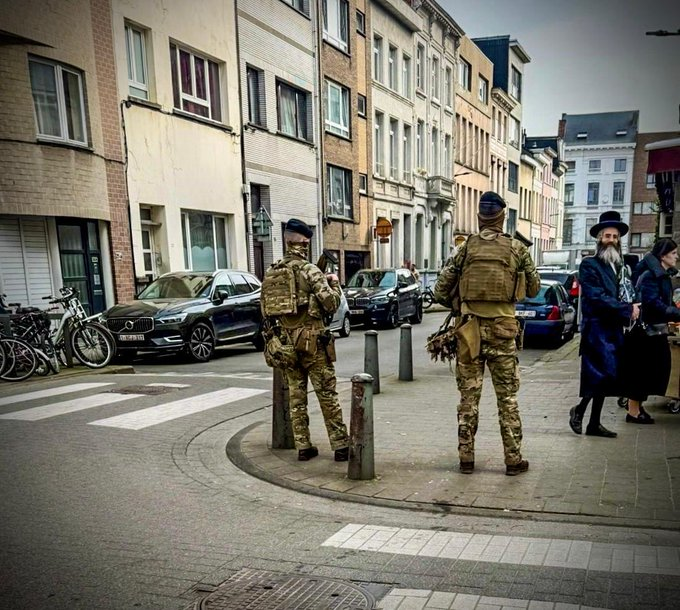 Belgium Deploys Soldiers to Reinforce Security at Jewish Sites