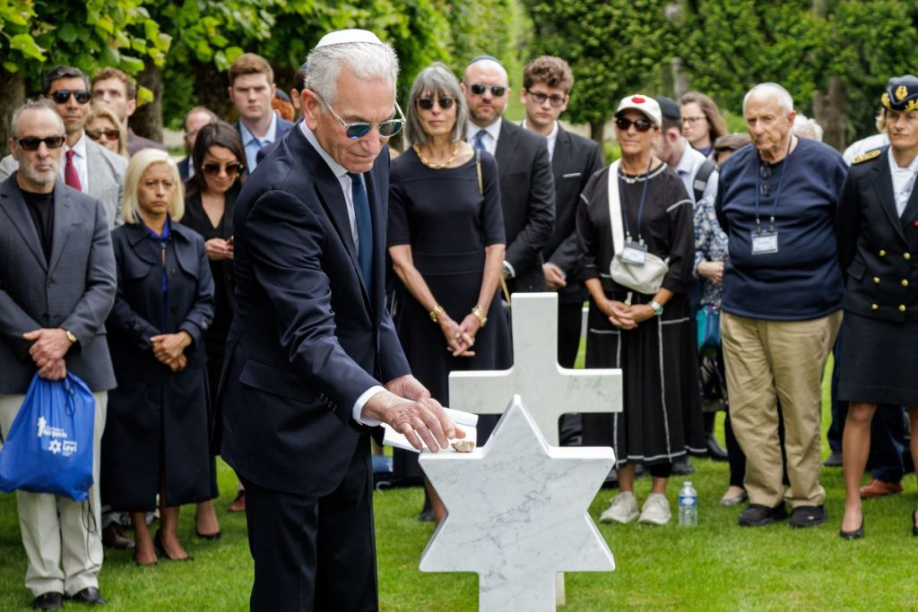 Kushner Honors Jewish US Soldiers at Headstone Rededication Ceremony in France