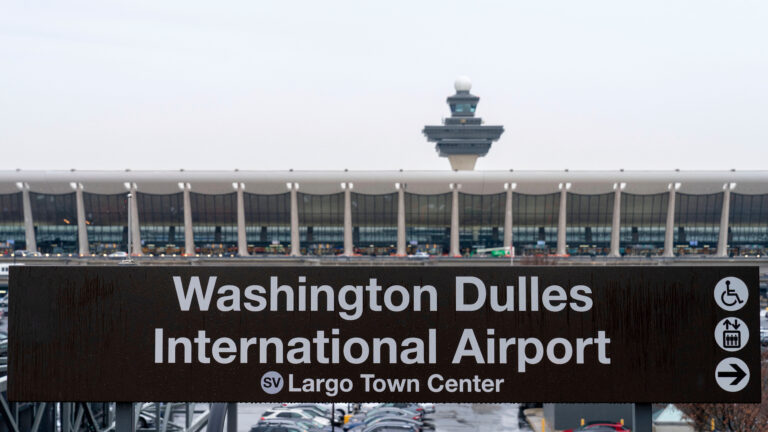 Trump Announces a $22.5B Makeover of Dulles Airport That Will Eliminate the ‘People Movers’