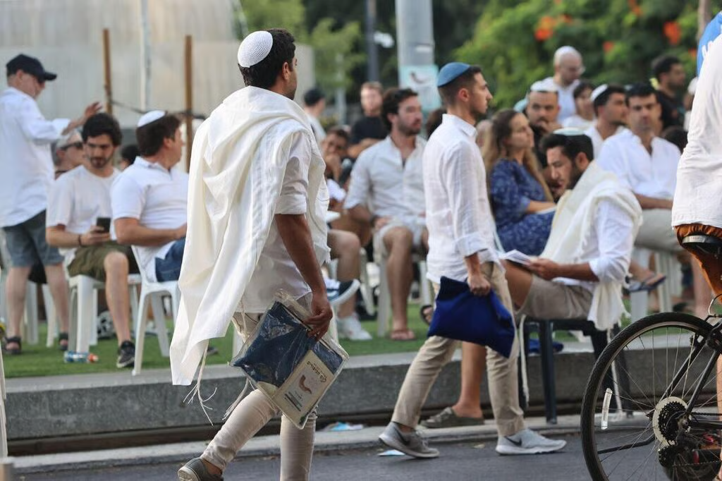 When does Yom Kippur begin and end? 2026 fast times, customs and halachic guidance